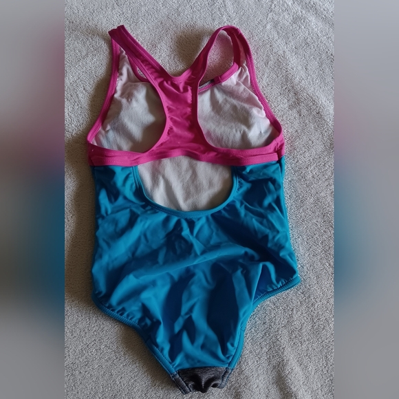 Speedo swimsuit size 8 - Picture 2 of 4